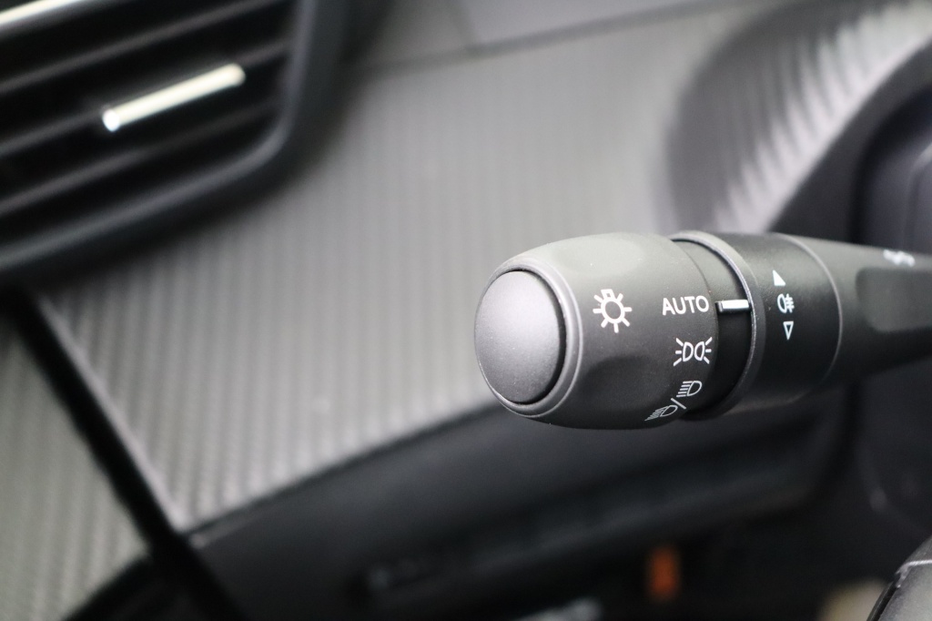 PEUGEOT 2008 Allure Hybrid 145 hp e-DSC6    - ref: 7-47728 - Photo 18