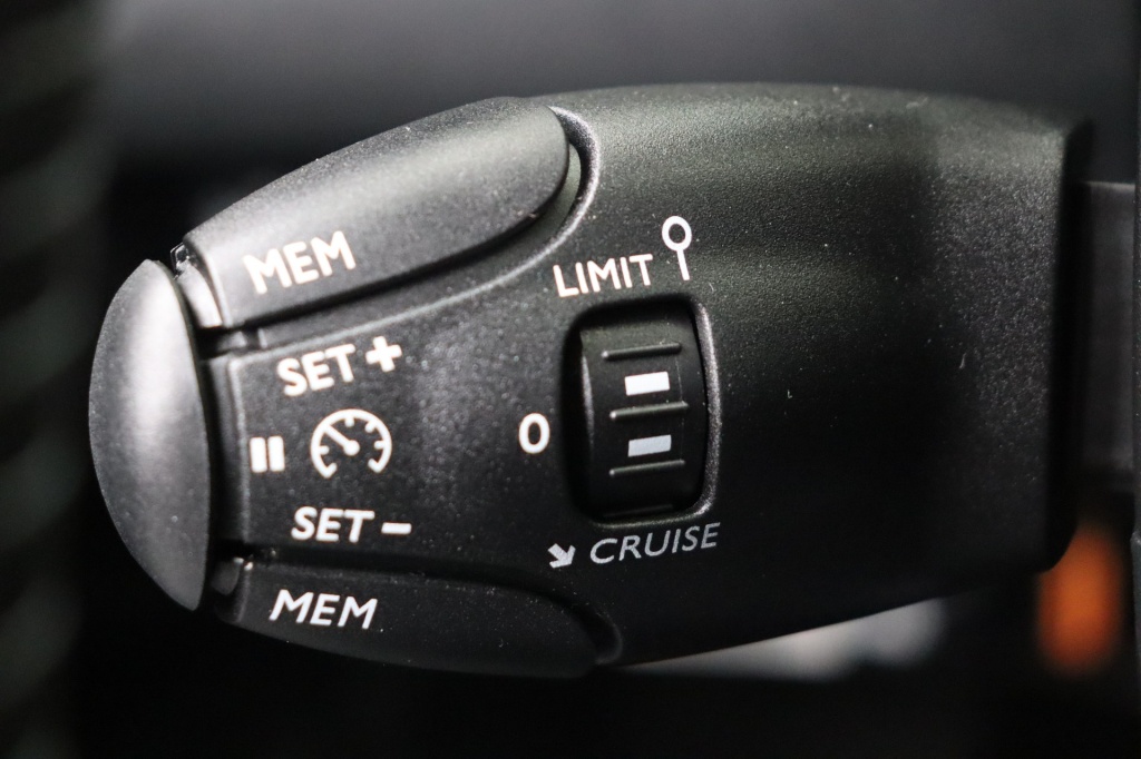 PEUGEOT 2008 Allure Hybrid 145 hp e-DSC6    - ref: 7-47732 - Photo 19