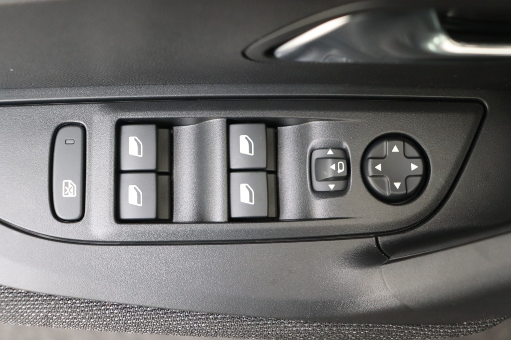 PEUGEOT 2008 Style 1.2 Turbo 100 hp Man. 6 - ref: 7-47733 - Photo 17