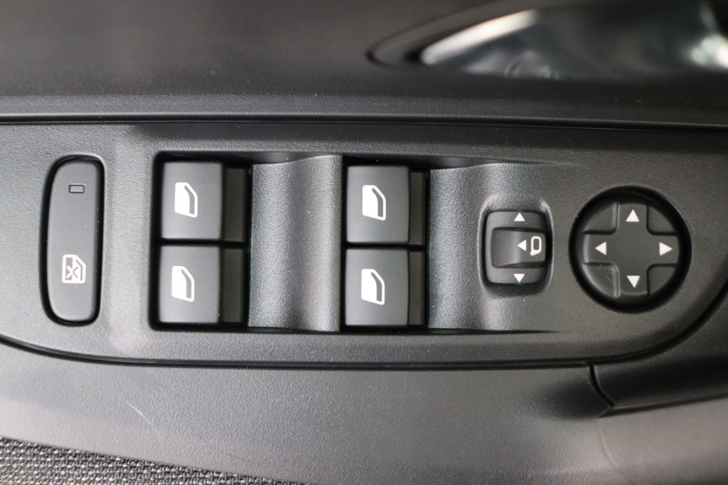 PEUGEOT 2008 Style 1.2 Turbo 100 hp Man. 6 - ref: 7-47735 - Photo 17