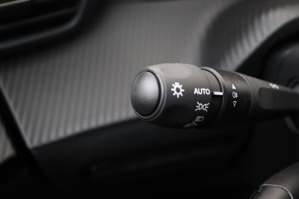 PEUGEOT 2008 Style 1.2 Turbo 100 hp Man. 6 - ref: 7-47735 - Photo 18