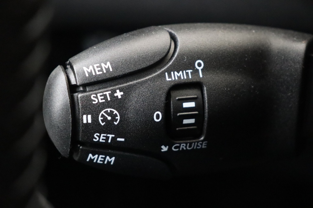 PEUGEOT 2008 Style 1.2 Turbo 100 hp Man. 6 - ref: 7-47735 - Photo 19