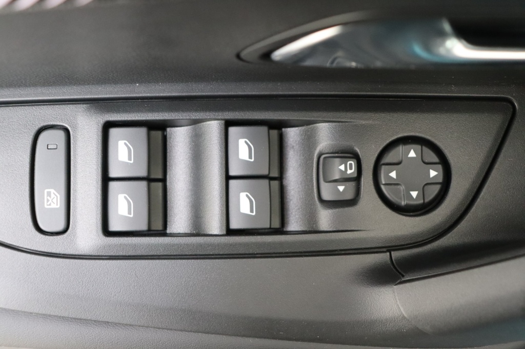 PEUGEOT 2008 Allure Hybrid 145 hp e-DSC6 - ref: 7-49242 - Photo 17