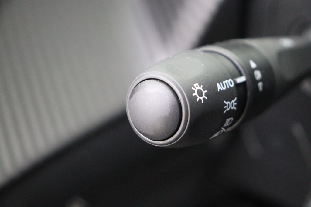 PEUGEOT 2008 Allure Hybrid 145 hp e-DSC6 - ref: 7-49242 - Photo 18