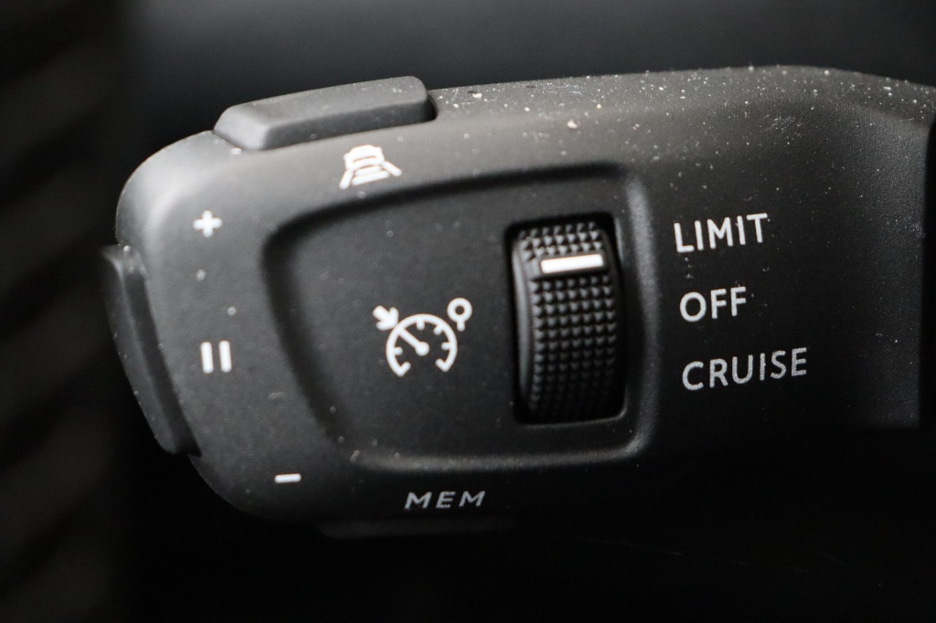 PEUGEOT 2008 Allure Hybrid 145 hp e-DSC6 - ref: 7-49256 - Photo 19