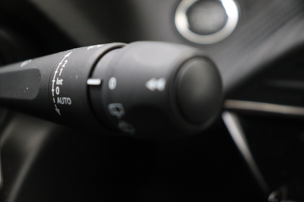 PEUGEOT 2008 Allure Hybrid 145 hp e-DSC6 - ref: 7-49256 - Photo 20