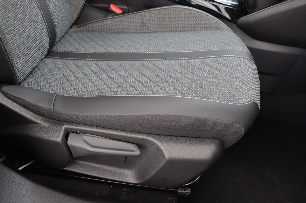 PEUGEOT 2008 Allure Hybrid 145 hp e-DSC6 - ref: 7-49260 - Photo 15