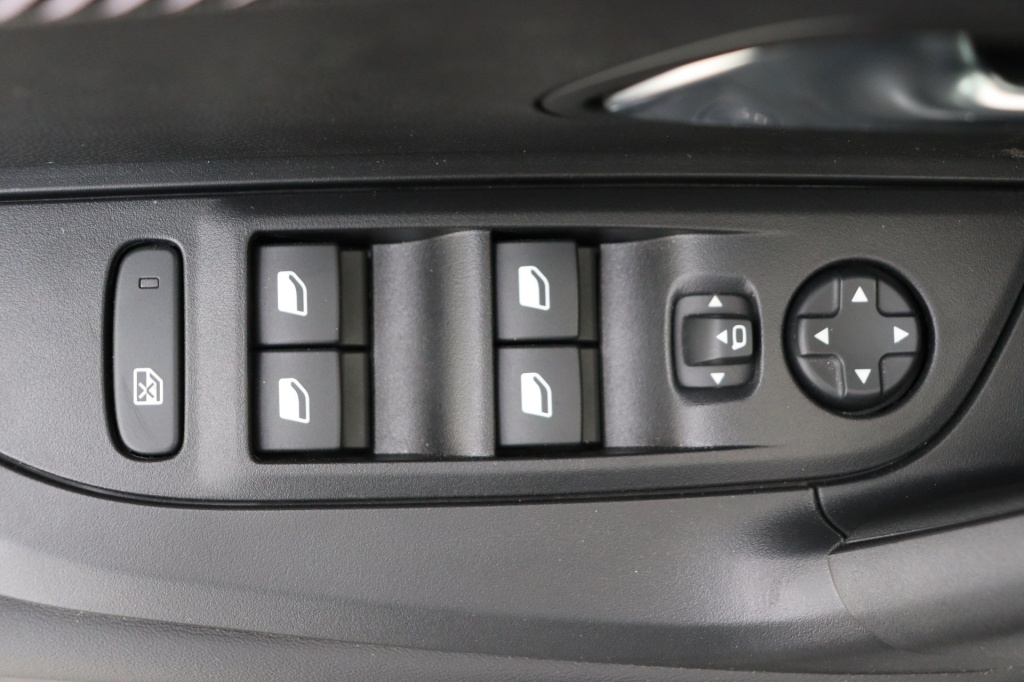 PEUGEOT 2008 Allure Hybrid 145 hp e-DSC6 - ref: 7-49268 - Photo 17