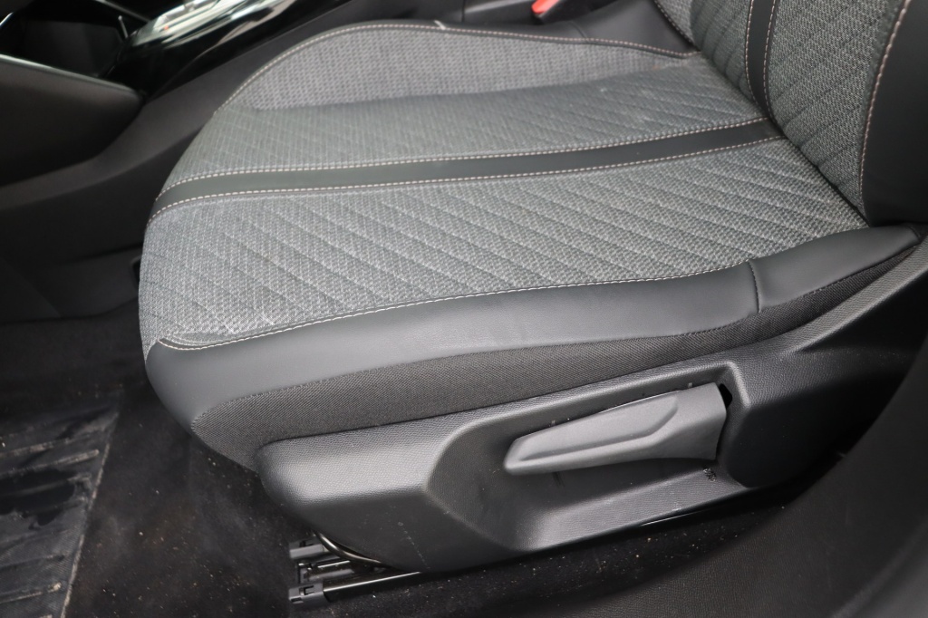 PEUGEOT 2008 Allure Hybrid 145 hp e-DSC6 - ref: 7-49272 - Photo 14