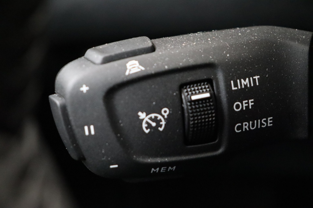 PEUGEOT 2008 Allure Hybrid 145 hp e-DSC6 - ref: 7-49272 - Photo 19