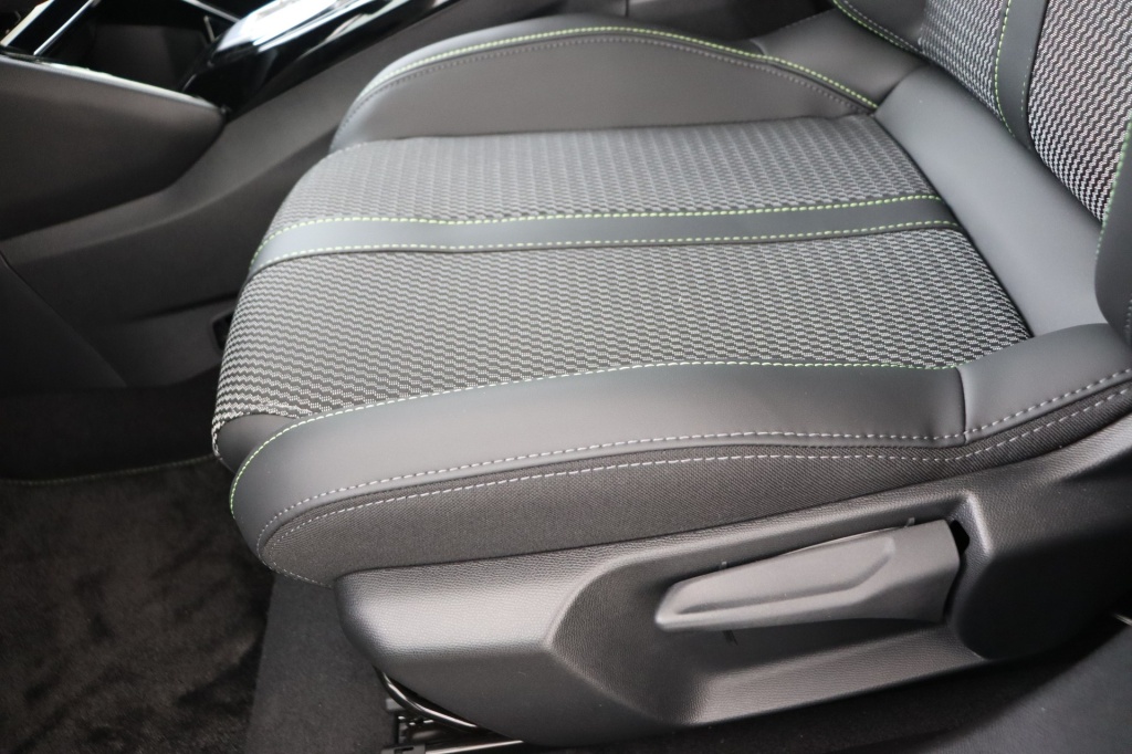 PEUGEOT 2008 GT Electric 54 kWh 156 hp - ref: 7-49408 - Photo 14