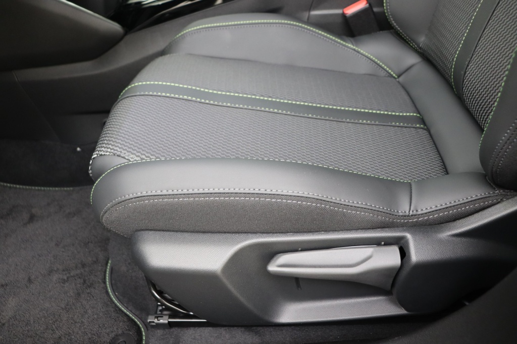 PEUGEOT 2008 GT Hybrid 145 hp e-DSC6 - ref: 7-51068 - Photo 15