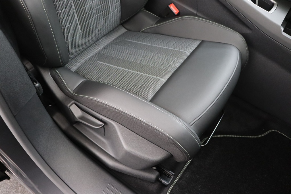 PEUGEOT 5008 GT Hybrid 145 hp e-DSC6 - ref: 7-51250 - Photo 16