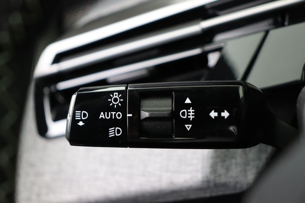 PEUGEOT 5008 GT Hybrid 145 hp e-DSC6 - ref: 7-51250 - Photo 17