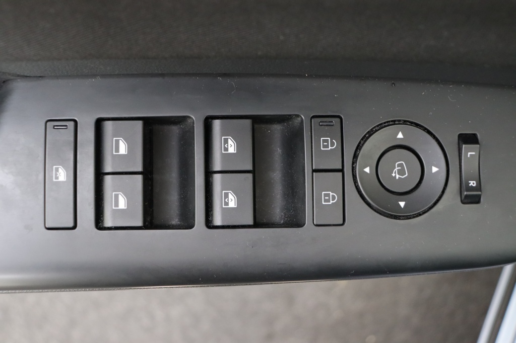 HYUNDAI Kona Feel 48 kWh 152 - ref: 7-51636 - Photo 17