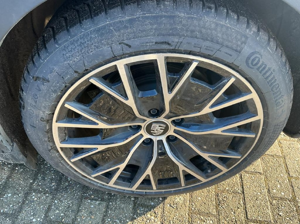 PORSCHE Taycan Cross Turismo Taycan Cross Turismo 4 Taycan Cross Turismo 4 - ref: 7-52499 - Photo 17