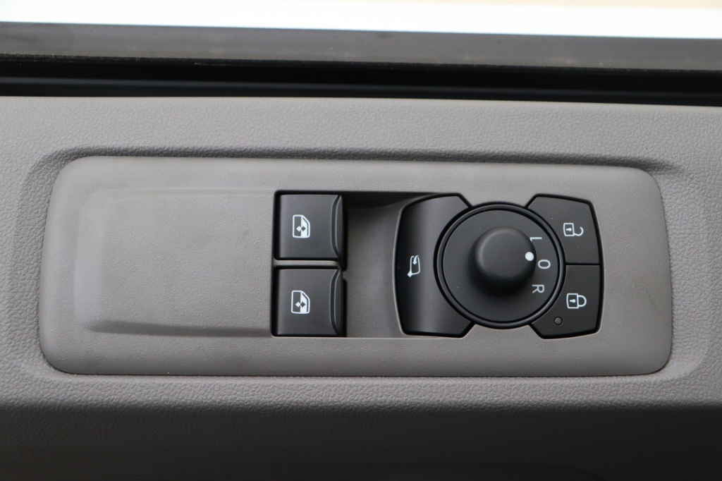 VOLKSWAGEN Transporter T7 Fourgon 3100 mm 2.0 TDI 110 hp Man.6 - ref: 7-53035 - Photo 14