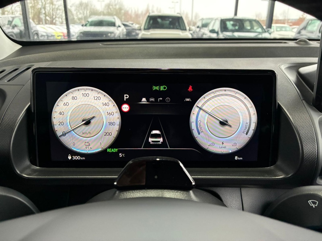 HYUNDAI Inster Evolve Sky + Winterpaket Electric 49 kWh (84 kW) - ref: 7-53096 - Photo 11