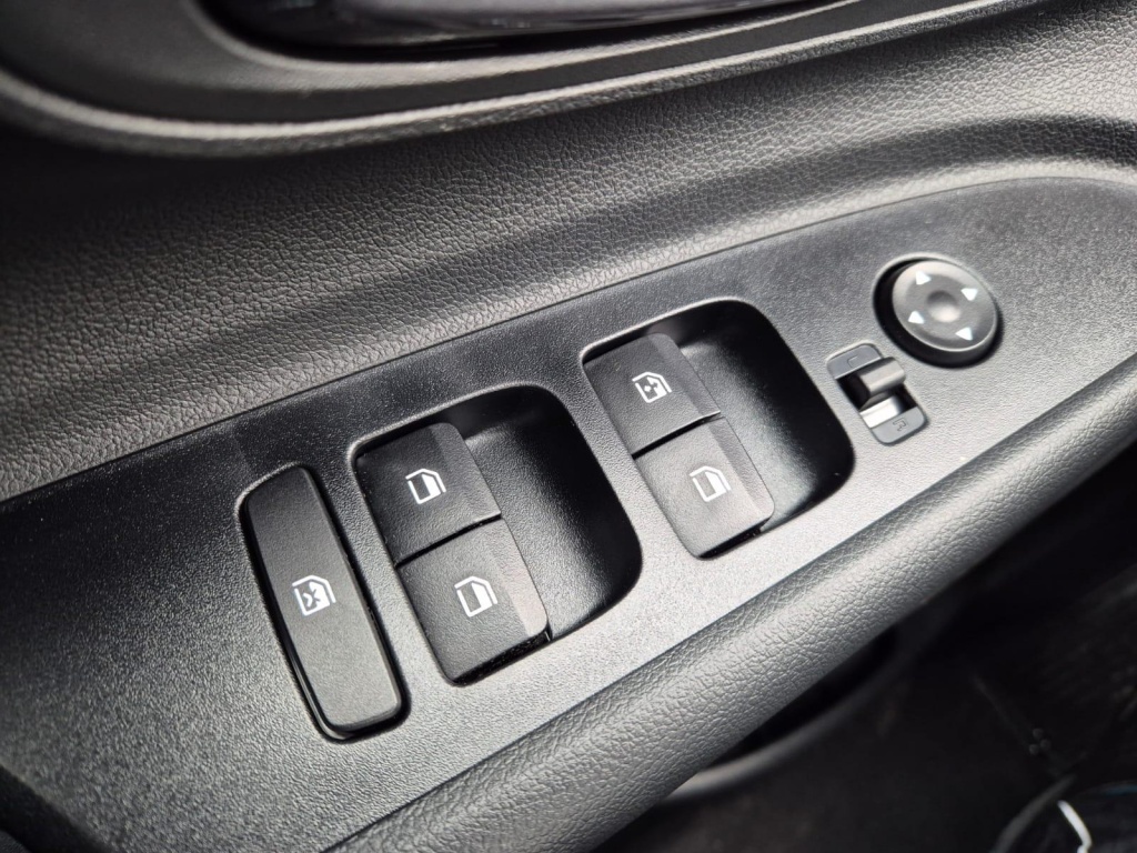 HYUNDAI i20 1.0 Gasoline 90hp - ref: 7-54408 - Photo 13