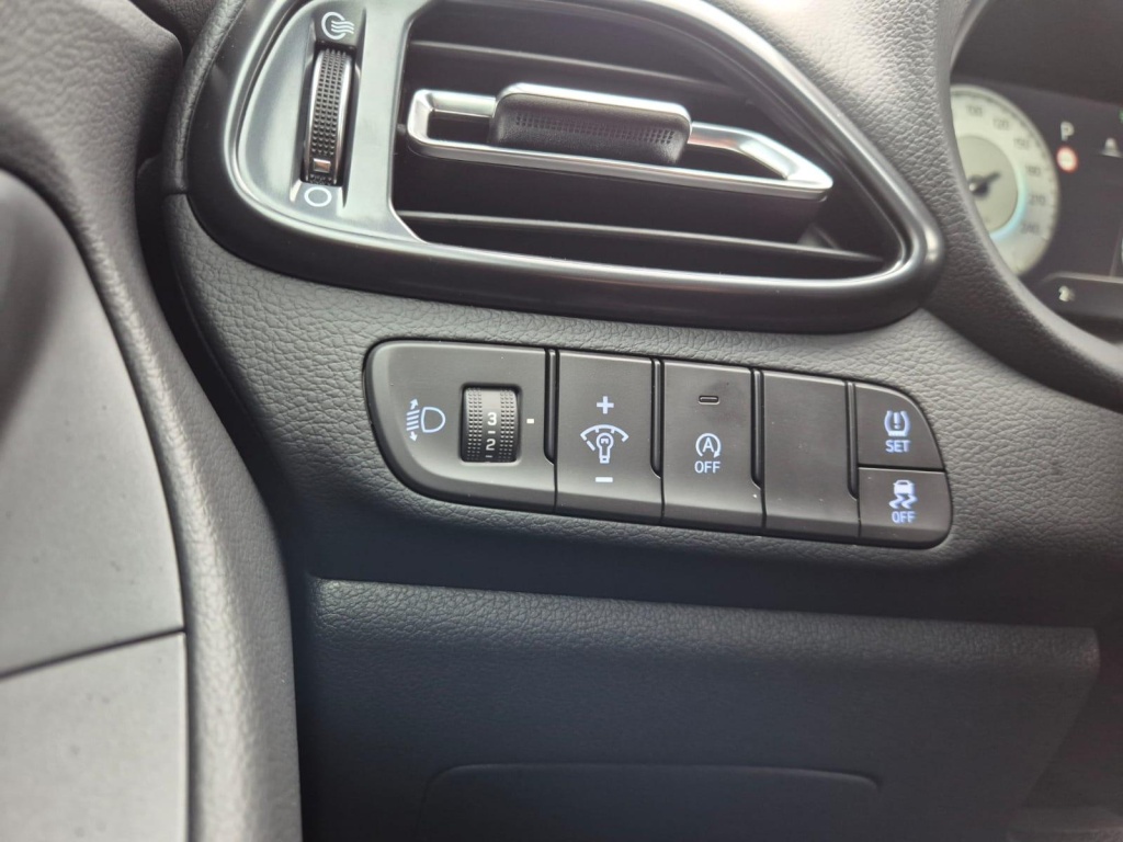 HYUNDAI i30 N-Line 1.6 Gasoline 150hp - ref: 7-54614 - Photo 14