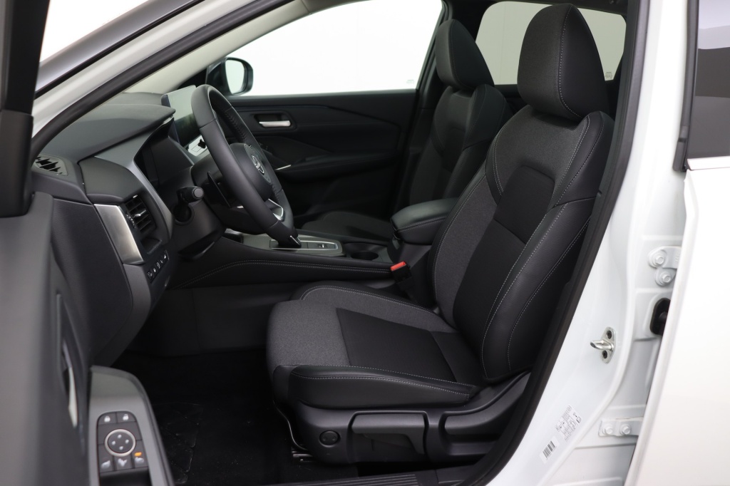 NISSAN Qashqai N-Connecta Winter Comfort + PANO + 2 Tone 1.3 DIG-T MHEV 158 hp Xtronic 2WD - ref: 7-56068 - Photo 13