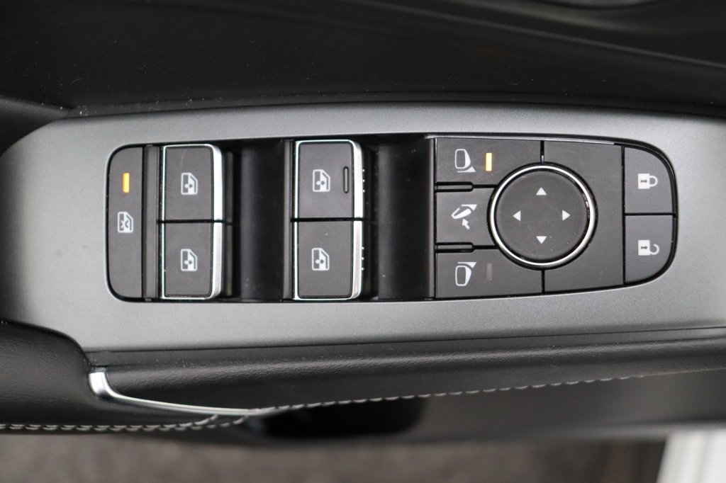 NISSAN Qashqai N-Connecta Winter Comfort + PANO + 2 Tone 1.3 DIG-T MHEV 158 hp Xtronic 2WD - ref: 7-56083 - Photo 17