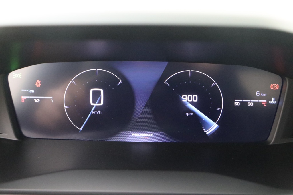 PEUGEOT 2008 Allure  1.2 Turbo 100 hp Man. 6    - ref: 7-56282 - Photo 19