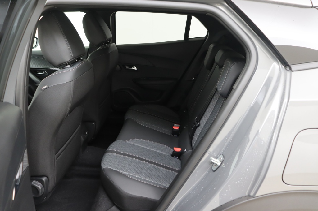 PEUGEOT 2008 Allure  1.2 Turbo 100 hp Man. 6    - ref: 7-56301 - Photo 13