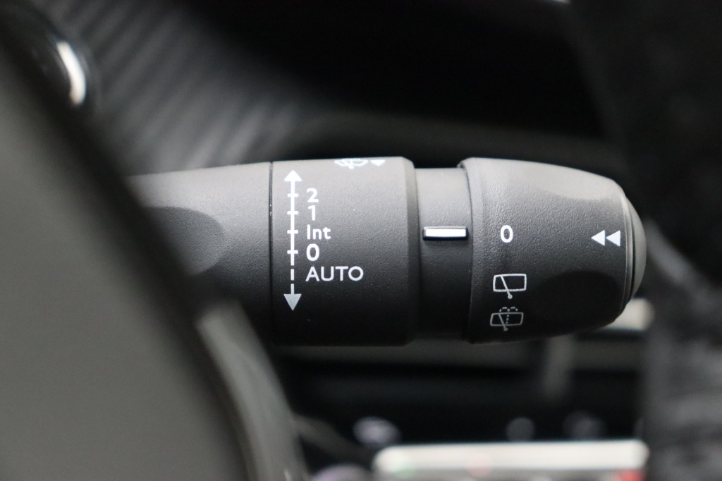 PEUGEOT 2008 Allure  1.2 Turbo 100 hp Man. 6    - ref: 7-56301 - Photo 18