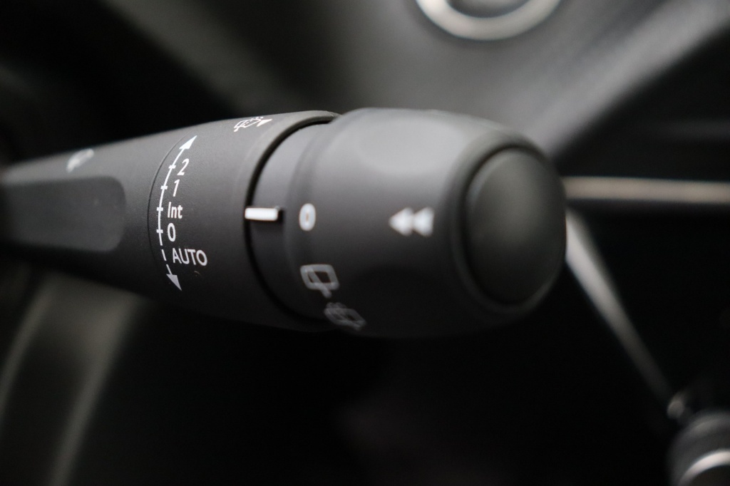 PEUGEOT 2008 Allure  1.2 Turbo 100 hp Man. 6    - ref: 7-56313 - Photo 20