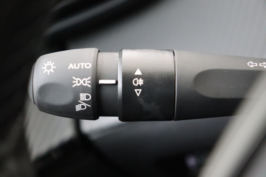 PEUGEOT 2008 Allure  1.2 Turbo 100 hp Man. 6    - ref: 7-56330 - Photo 17