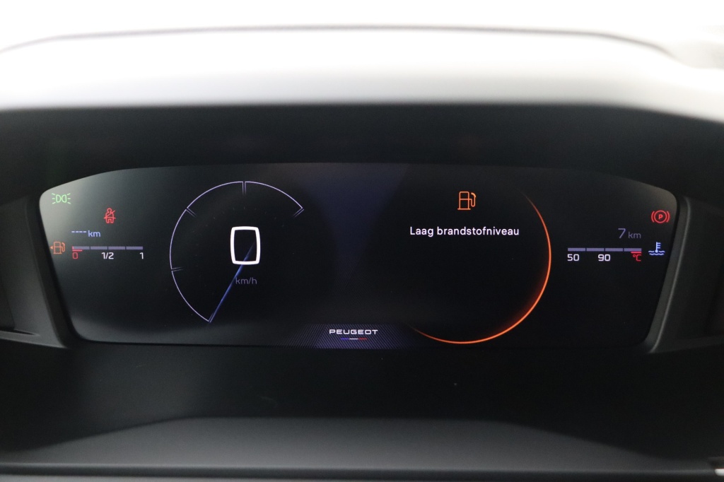 PEUGEOT 2008 Allure  1.2 Turbo 100 hp Man. 6    - ref: 7-56330 - Photo 19