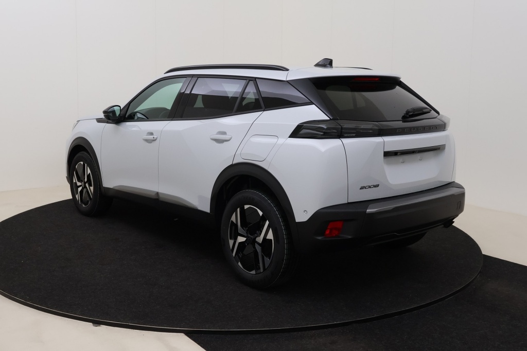 PEUGEOT 2008 Allure  1.2 Turbo 100 hp Man. 6    - ref: 7-56330 - Photo 8