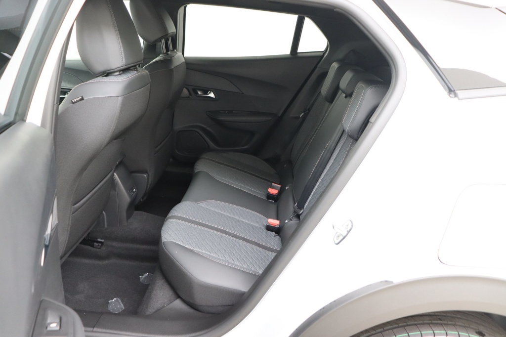 PEUGEOT 2008 Allure  1.2 Turbo 100 hp Man. 6    - ref: 7-56336 - Photo 13