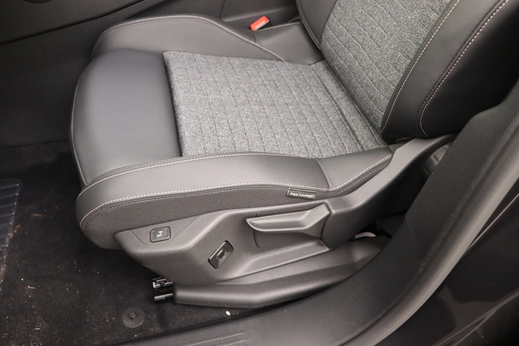 PEUGEOT 5008 Allure Hybrid 145 e-DCS6 - ref: 7-56351 - Photo 15