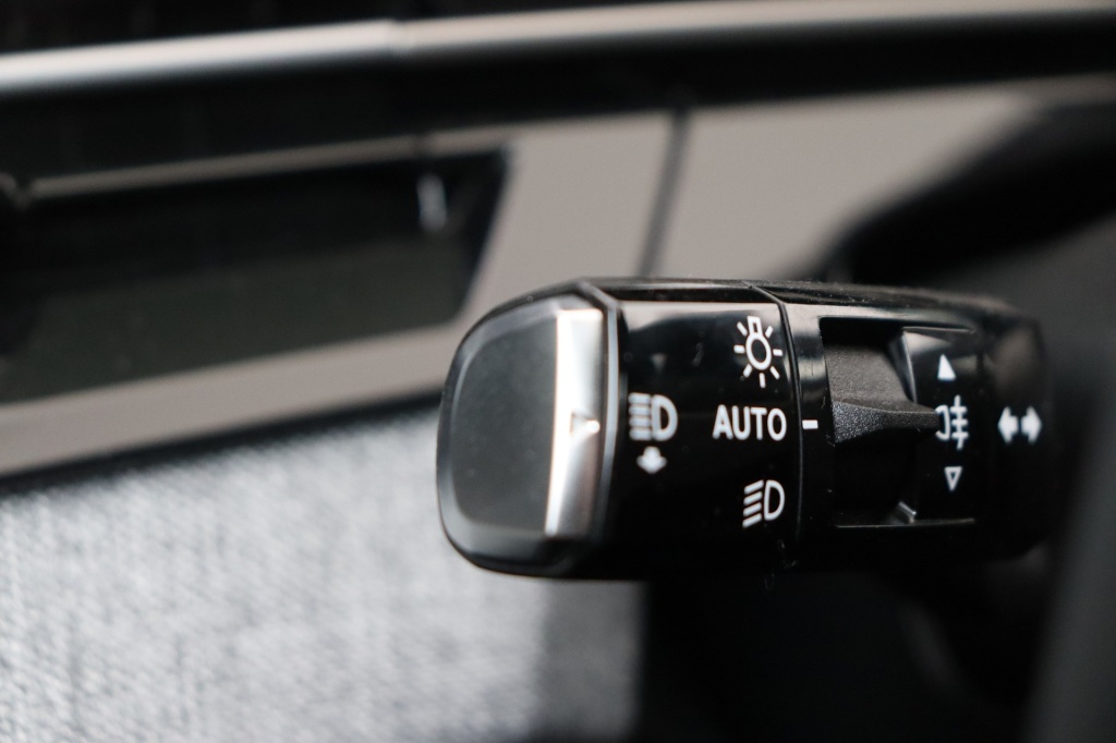 PEUGEOT 5008 Allure Hybrid 145 e-DCS6 - ref: 7-56351 - Photo 20