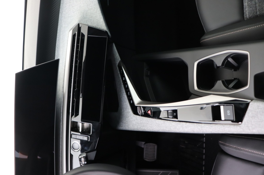 PEUGEOT 5008 Allure Hybrid 145 e-DCS6 - ref: 7-56372 - Photo 12