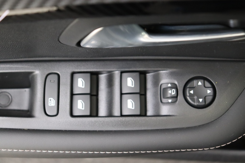 PEUGEOT 208 Envy 1.2 Turbo 100 hp Man. 6    - ref: 7-56711 - Photo 17