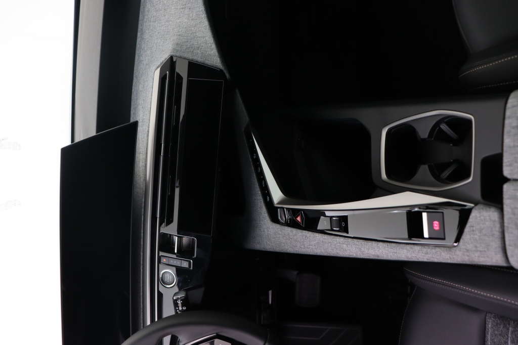 PEUGEOT 5008 Allure Hybrid 145 e-DCS6 - ref: 7-56715 - Photo 12