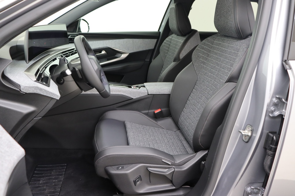 PEUGEOT 5008 Allure Hybrid 145 e-DCS6 - ref: 7-56716 - Photo 13