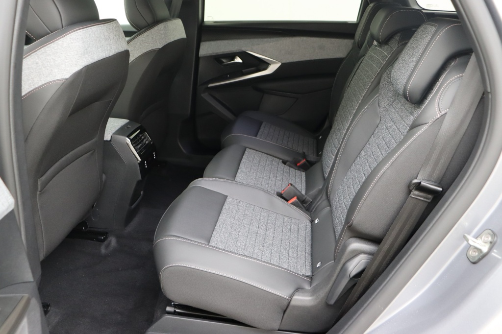 PEUGEOT 5008 Allure Hybrid 145 e-DCS6 - ref: 7-56716 - Photo 16