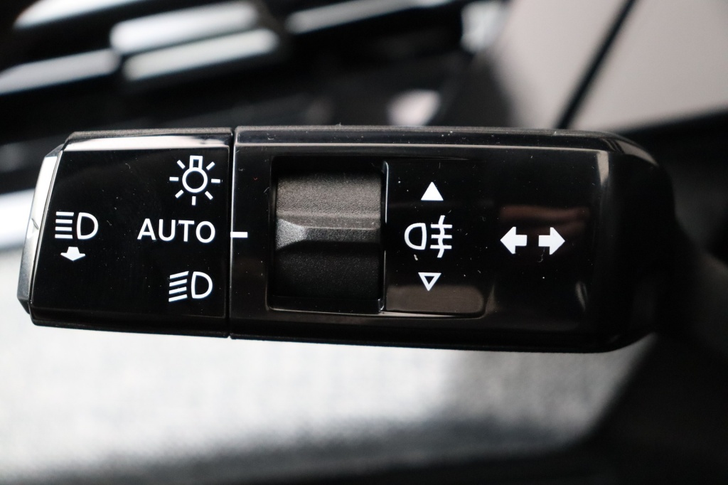 PEUGEOT 5008 Allure Hybrid 145 e-DCS6 - ref: 7-56716 - Photo 19