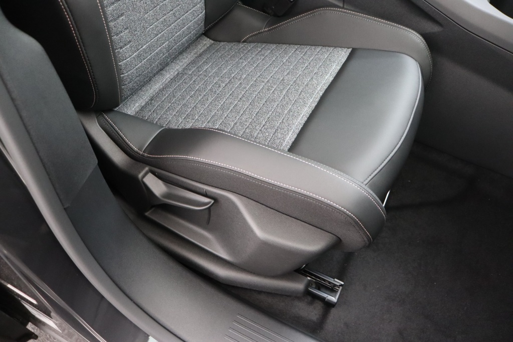 PEUGEOT 5008 Allure Hybrid 145 e-DCS6 - ref: 7-56724 - Photo 16