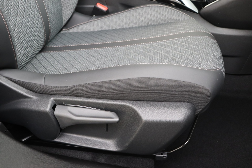 PEUGEOT 2008 Allure Hybrid 145 hp e-DSC6 - ref: 7-56882 - Photo 15