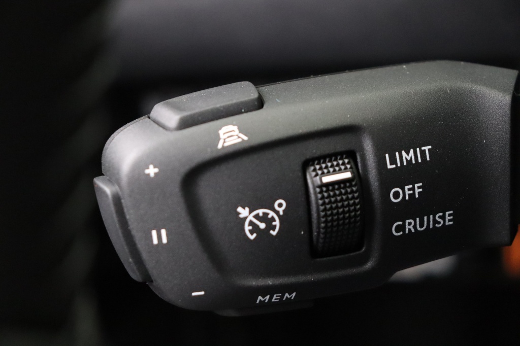 PEUGEOT 2008 Allure Hybrid 145 hp e-DSC6 - ref: 7-56882 - Photo 19