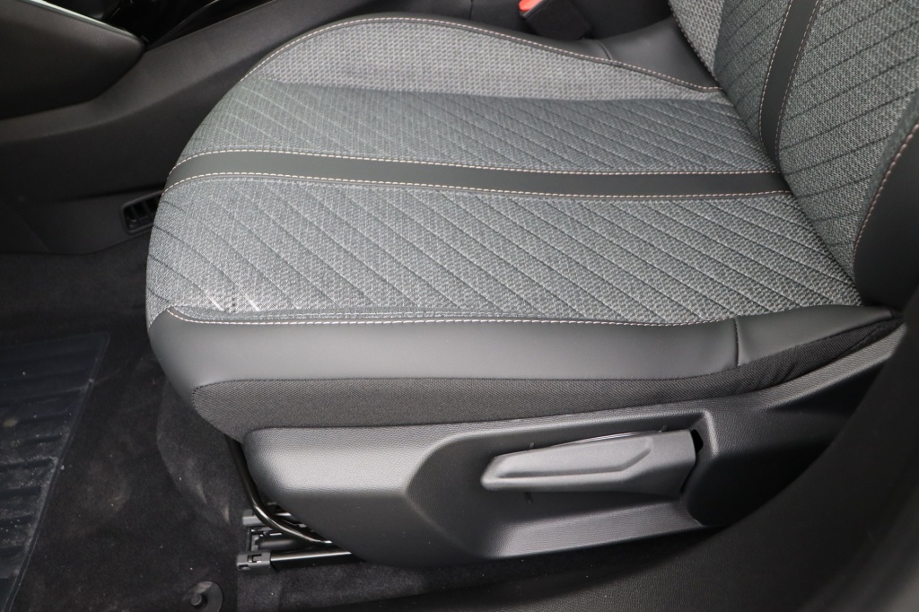 PEUGEOT 2008 Allure Hybrid 145 hp e-DSC6 - ref: 7-56889 - Photo 14