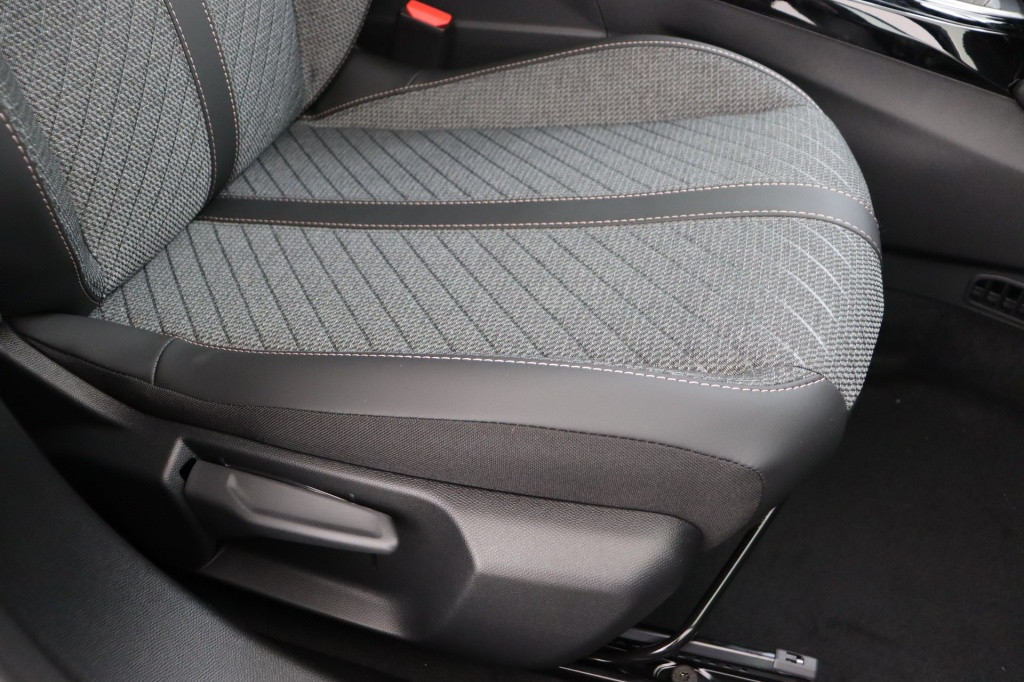 PEUGEOT 2008 Allure Hybrid 145 hp e-DSC6 - ref: 7-56889 - Photo 15