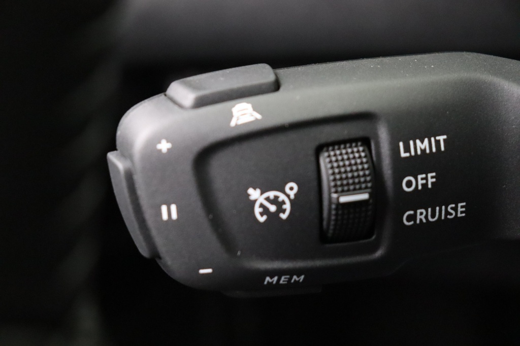 PEUGEOT 2008 Allure Hybrid 145 hp e-DSC6 - ref: 7-56889 - Photo 19