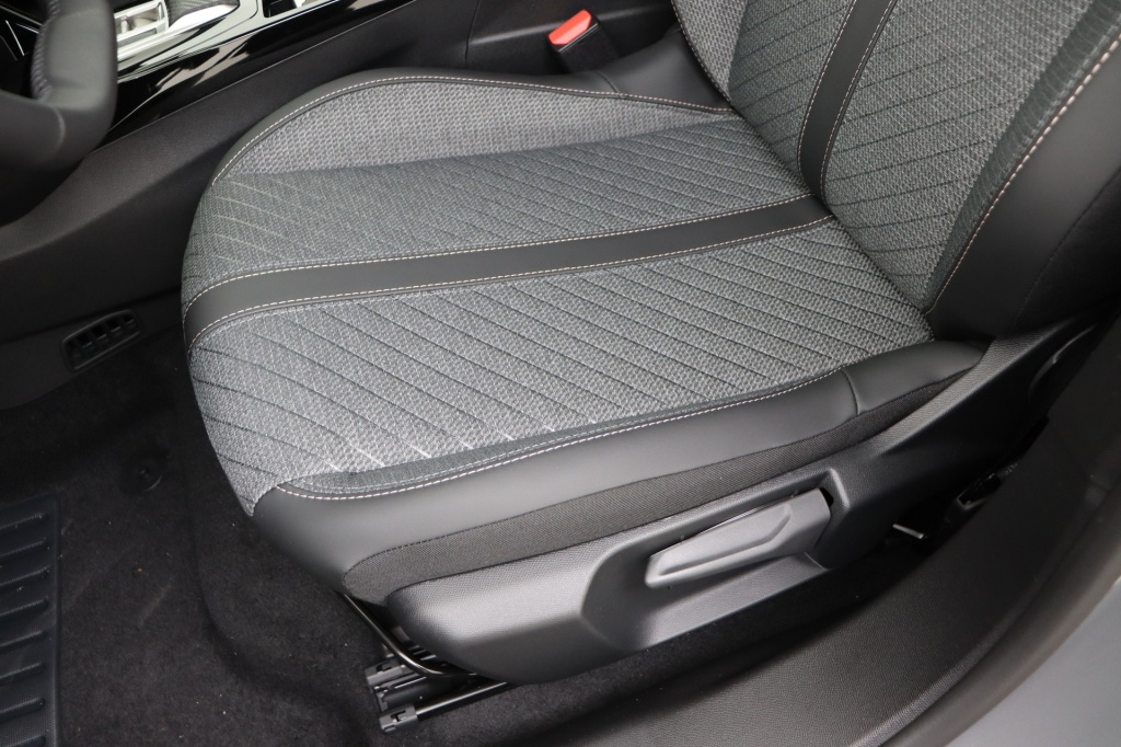 PEUGEOT 2008 Allure Hybrid 145 hp e-DSC6 - ref: 7-56917 - Photo 15