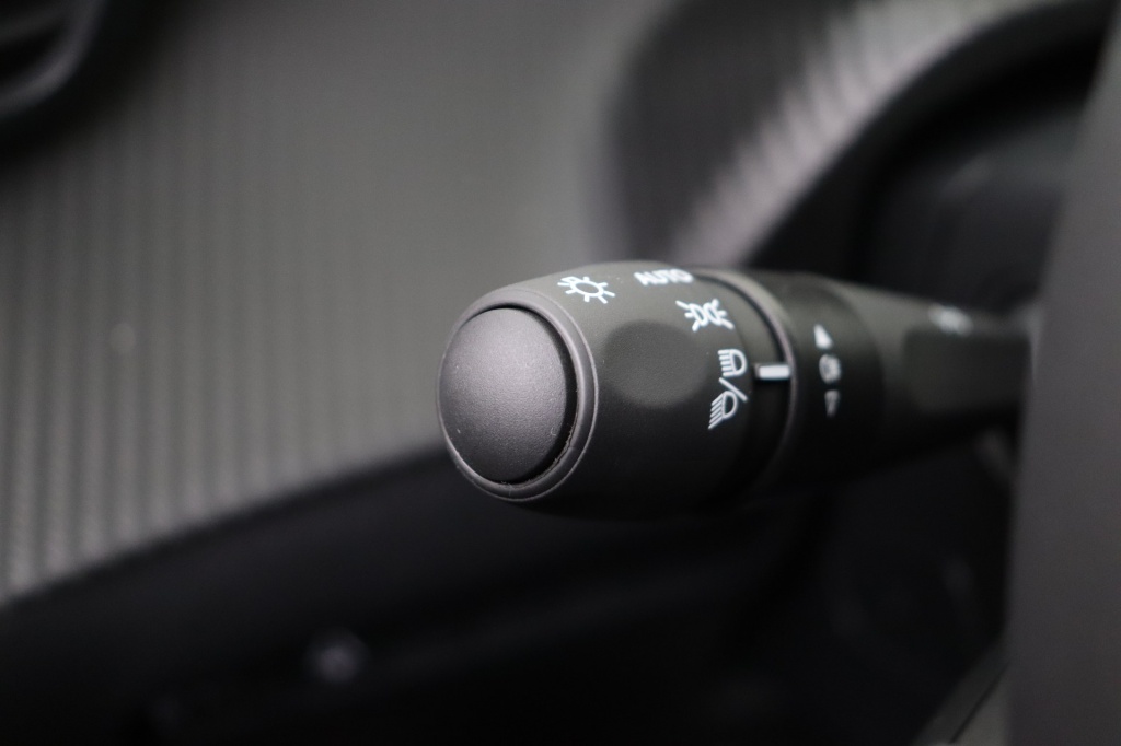 PEUGEOT 2008 Allure Hybrid 145 hp e-DSC6 - ref: 7-56917 - Photo 17